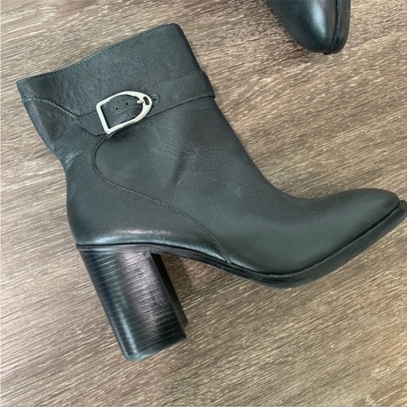 Johnston & Murphy block heel leather booties. Size 9.
Made in Brazil - Picture 13 of 13